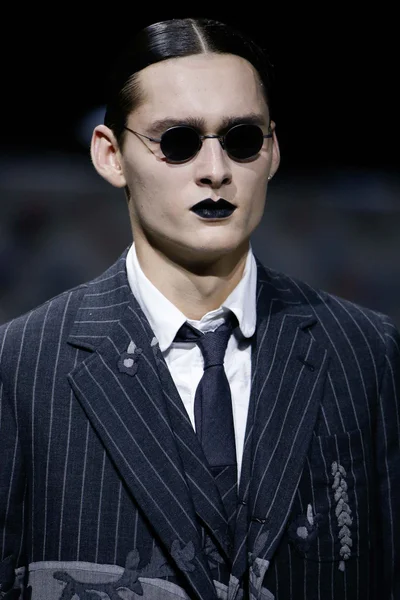 Look 80